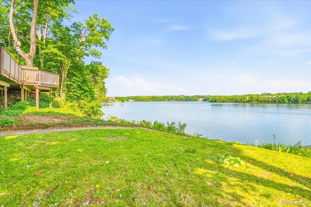 13020 Edgedale Street Van Buren Charter Township MI 48111