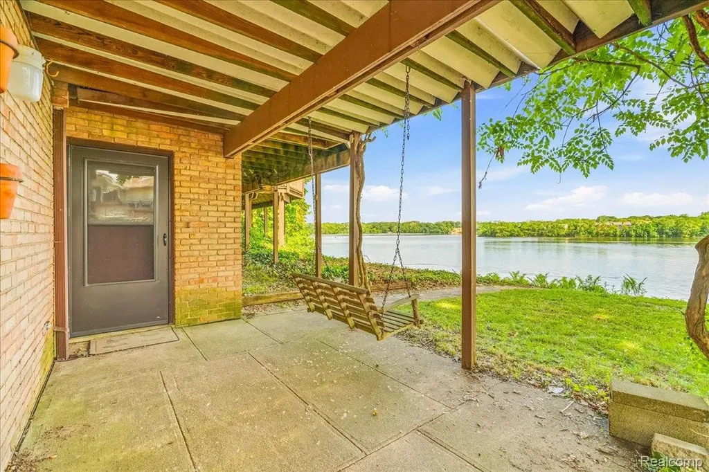 13020 Edgedale Street Van Buren Charter Township MI 48111