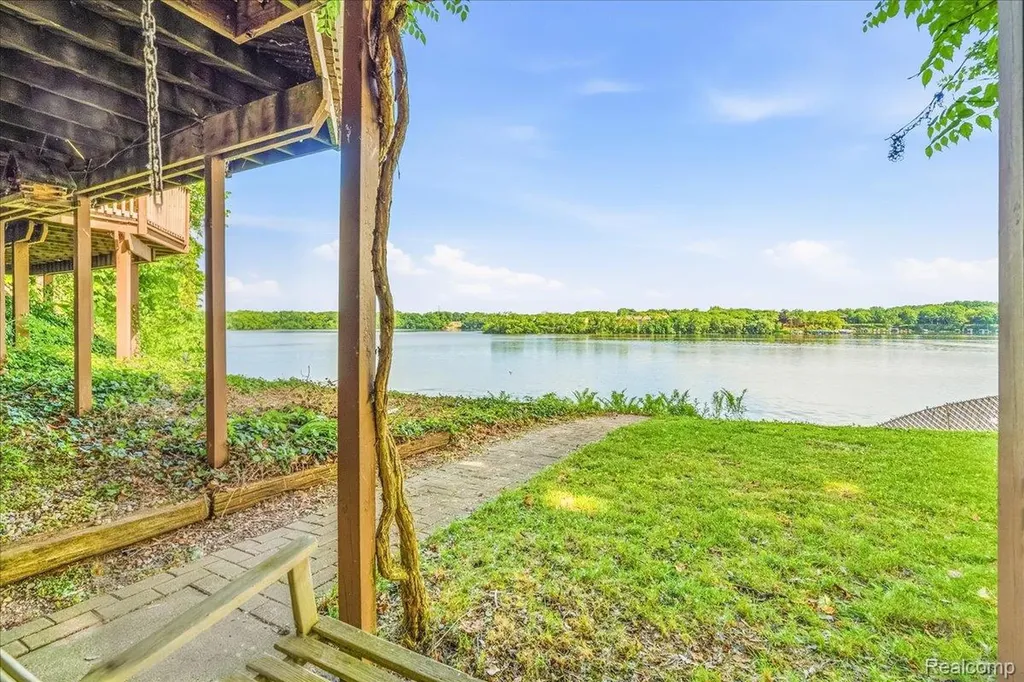 13020 Edgedale Street Van Buren Charter Township MI 48111