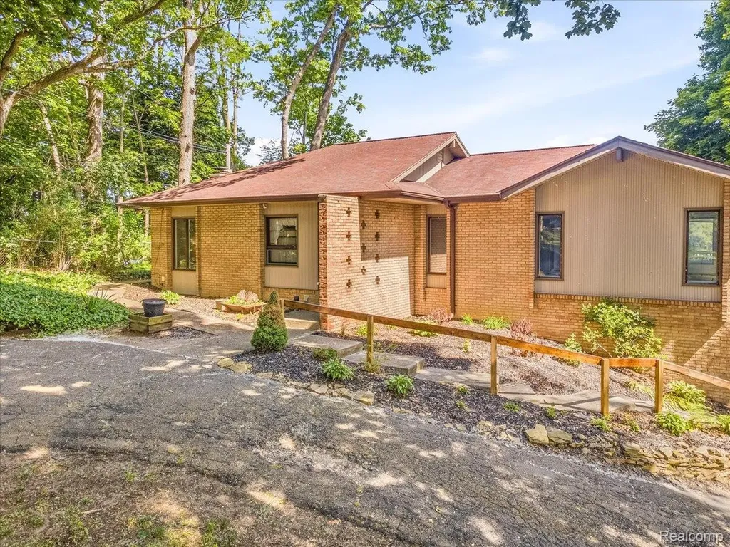 13020 Edgedale Street Van Buren Charter Township MI 48111