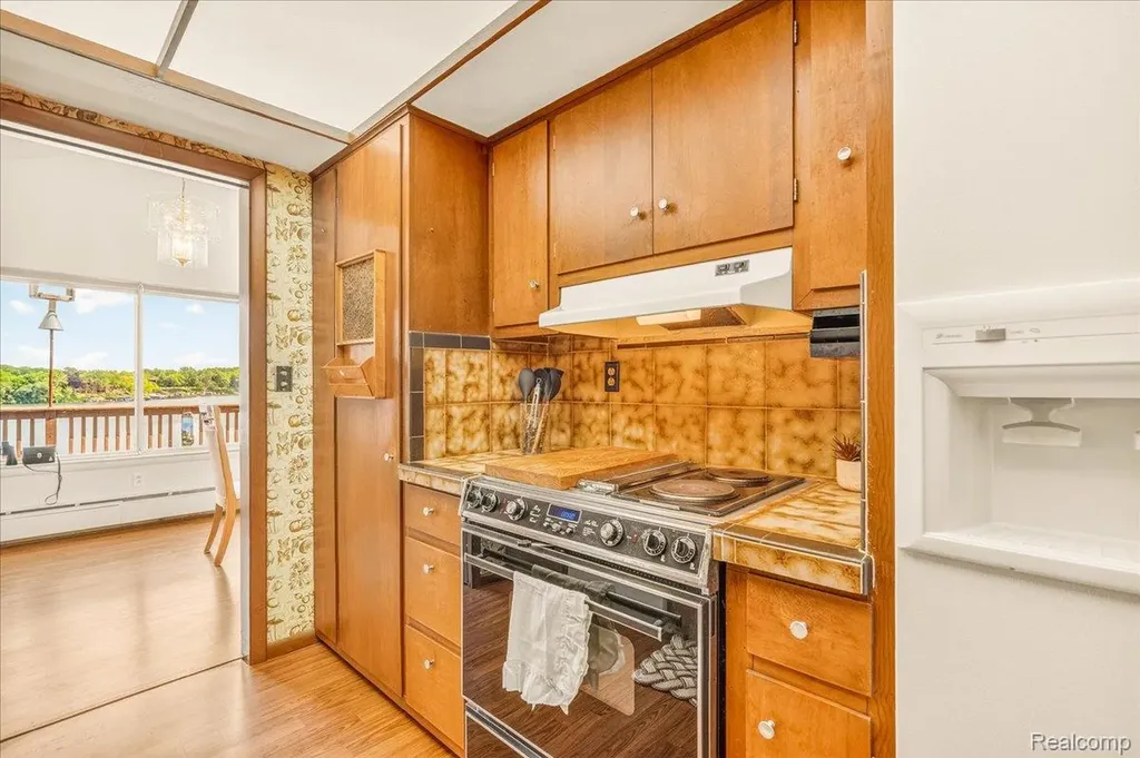 13020 Edgedale Street Van Buren Charter Township MI 48111