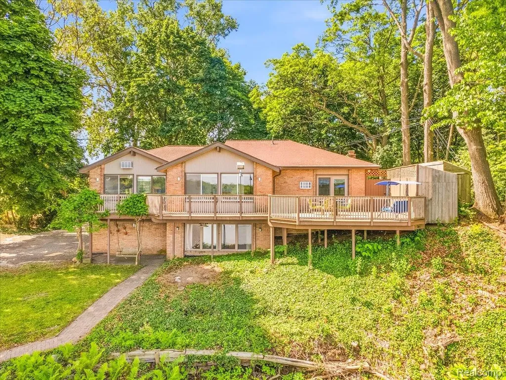 13020 Edgedale Street Van Buren Charter Township MI 48111