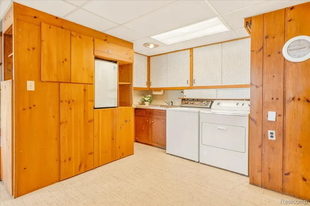 13020 Edgedale Street Van Buren Charter Township MI 48111