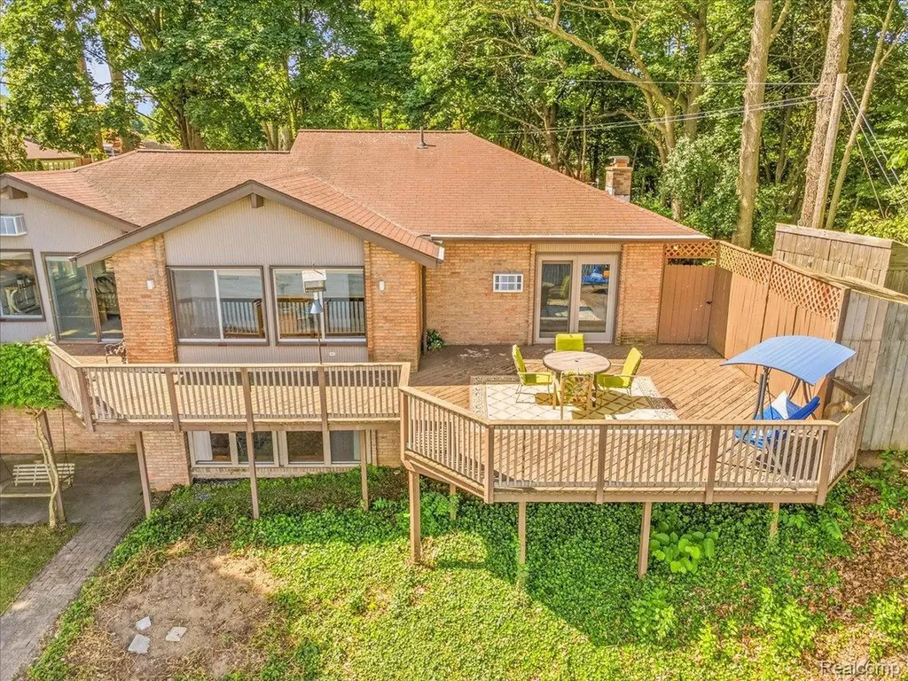13020 Edgedale Street Van Buren Charter Township MI 48111
