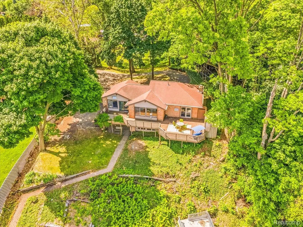 13020 Edgedale Street Van Buren Charter Township MI 48111