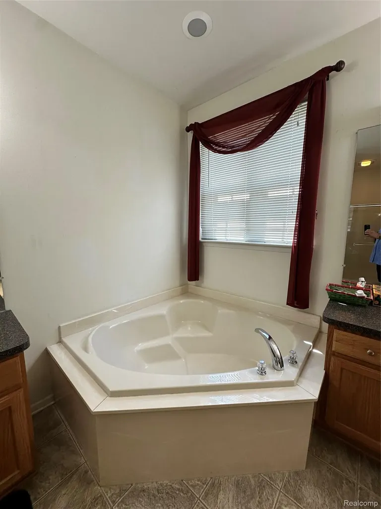 7383 Tottenham Shelby Charter Township MI 48317