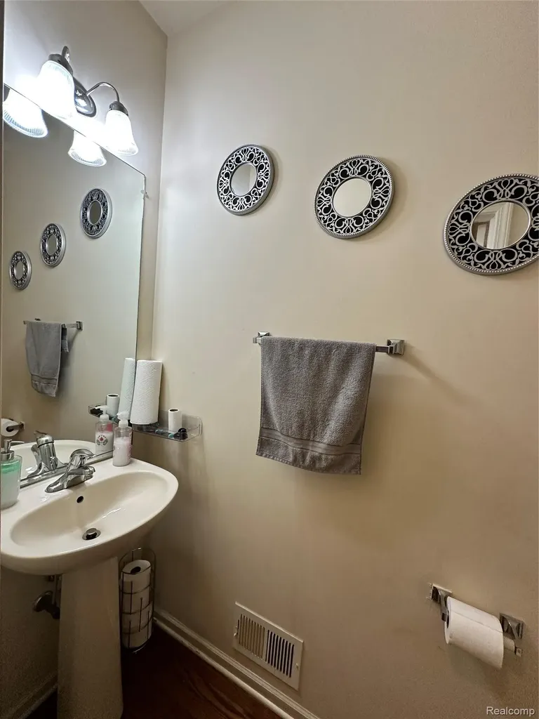 7383 Tottenham Shelby Charter Township MI 48317