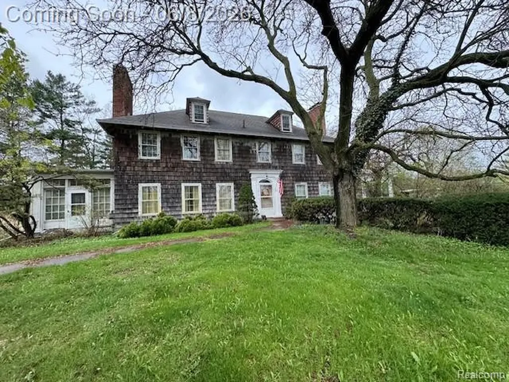 1840 Crestline Street Rochester Hills City MI 48307