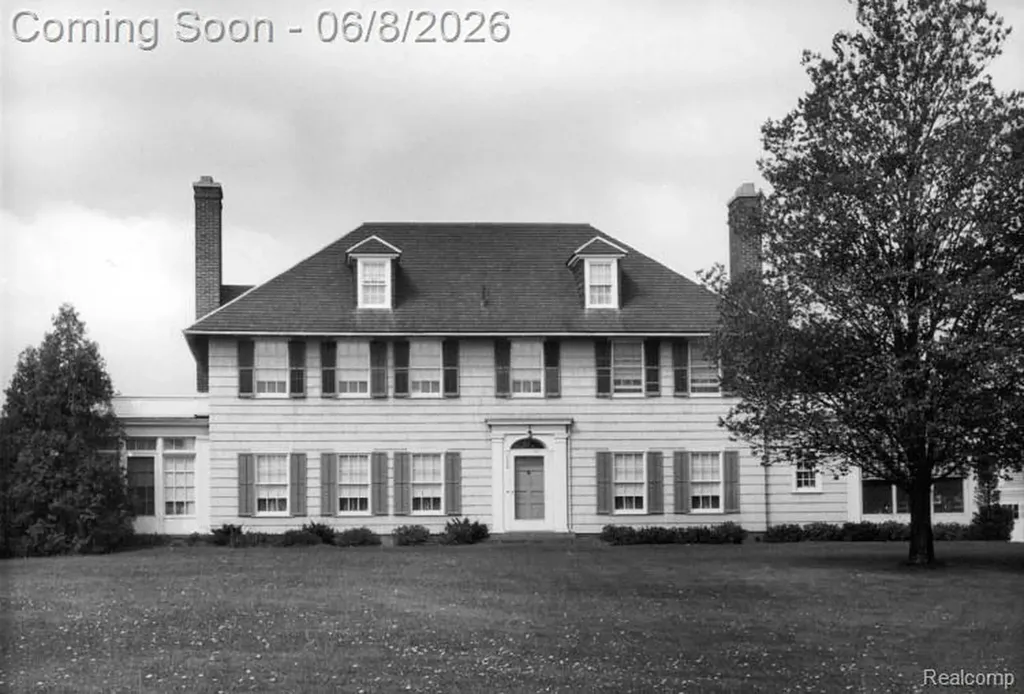 1840 Crestline Street Rochester Hills City MI 48307