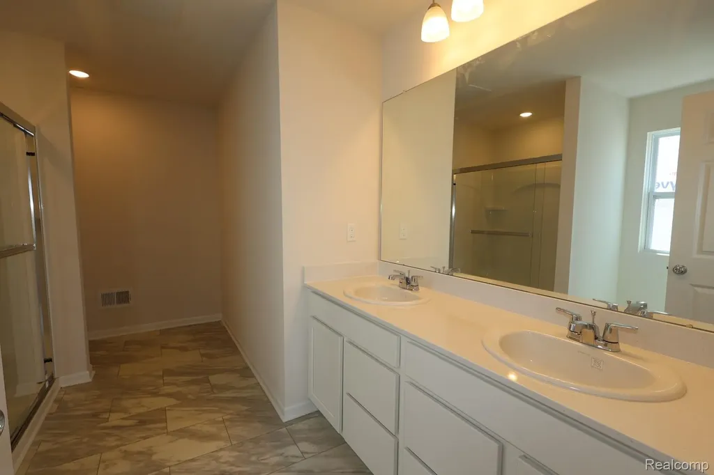 412 Hidden River W Holly Township MI 48442