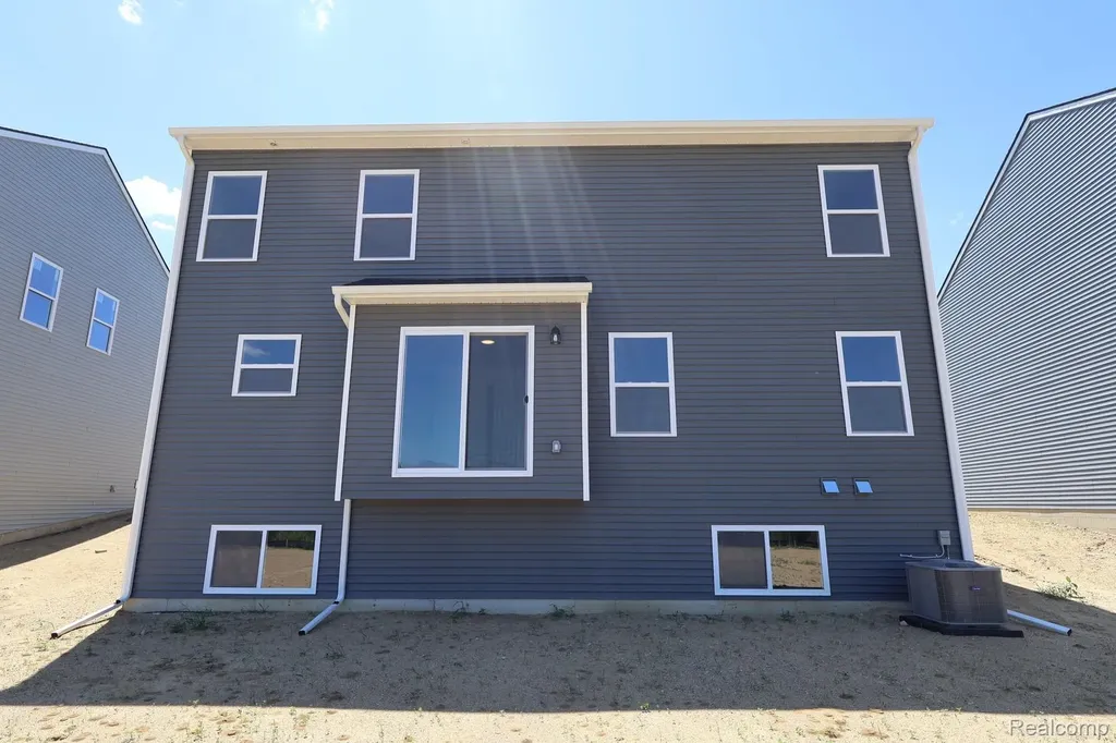 412 Hidden River W Holly Township MI 48442