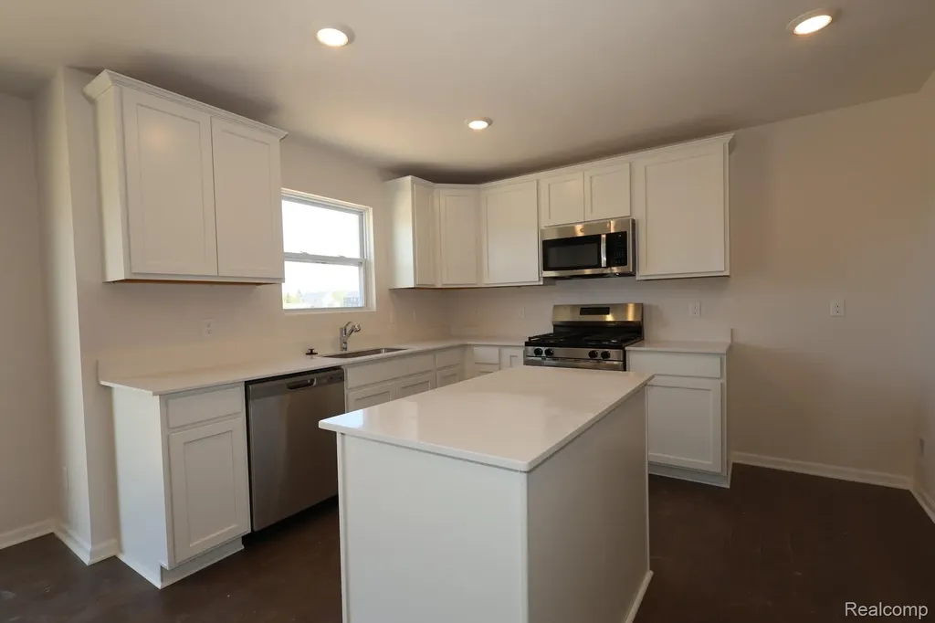 412 Hidden River W Holly Township MI 48442