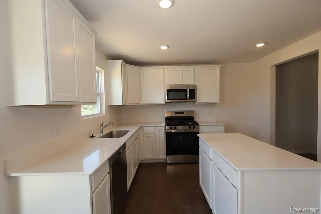 412 Hidden River W Holly Township MI 48442