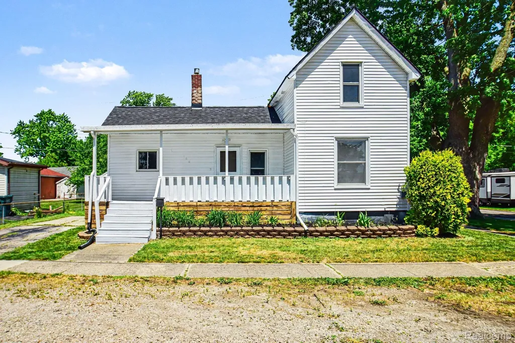 106 Pope Street Lapeer City MI 48446