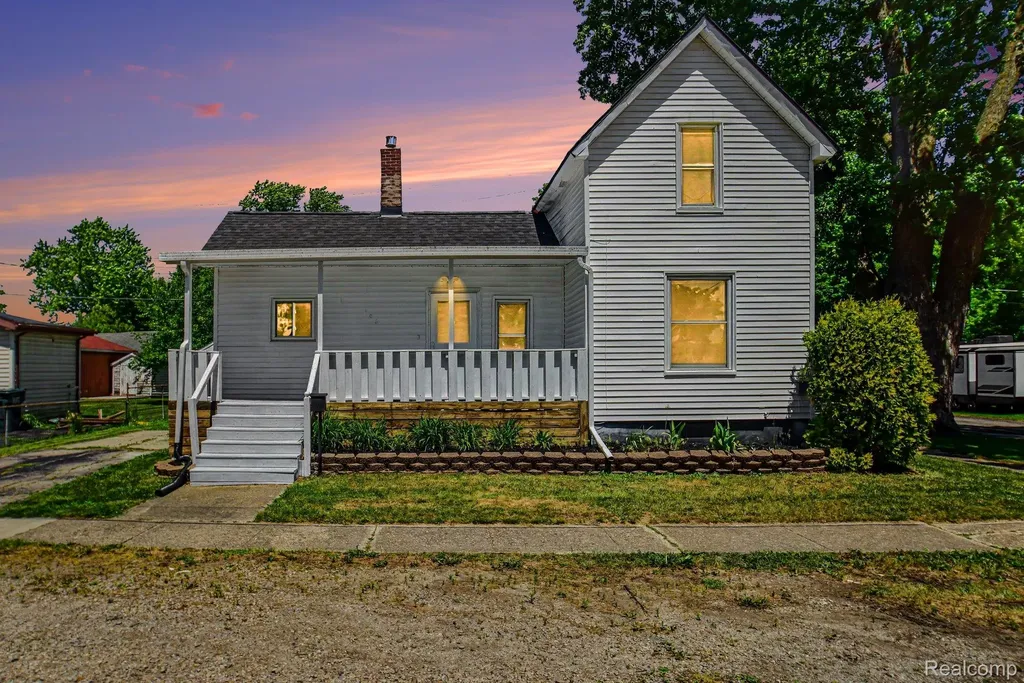 106 Pope Street Lapeer City MI 48446