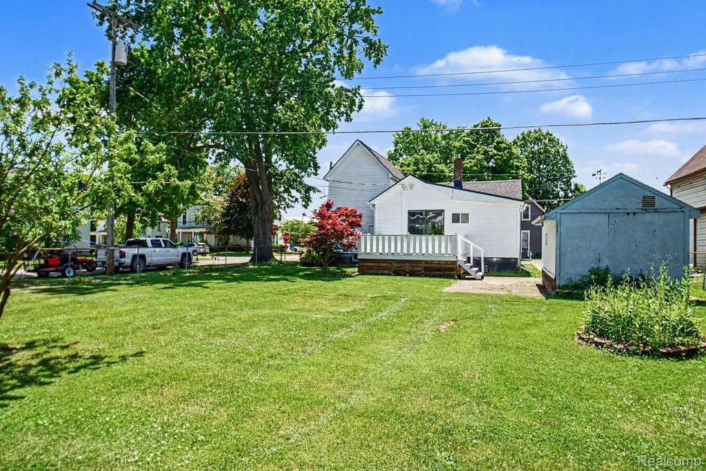 106 Pope Street Lapeer City MI 48446