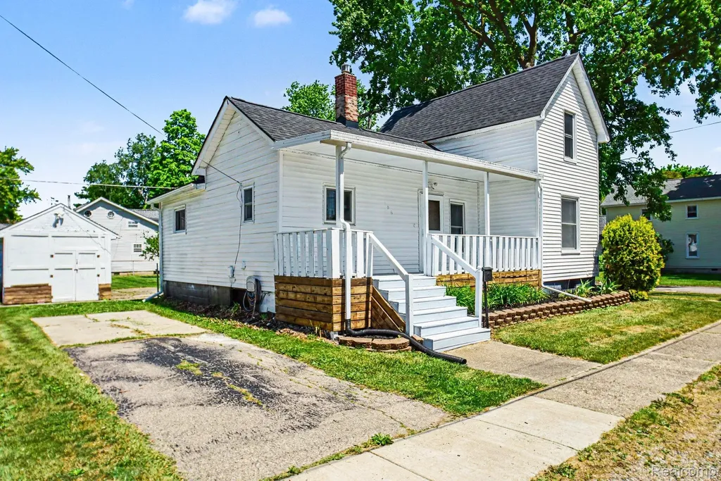 106 Pope Street Lapeer City MI 48446