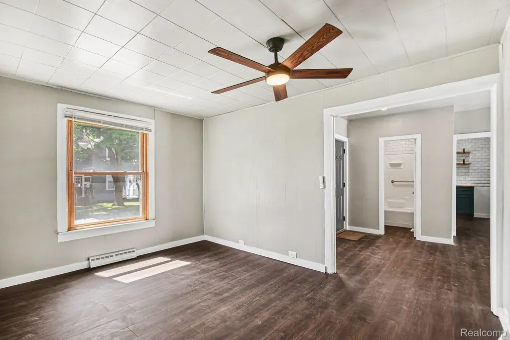 106 Pope Street Lapeer City MI 48446
