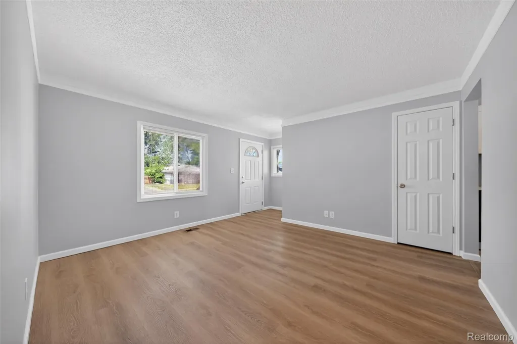 26692 Lorenz Street Madison Heights City MI 48071