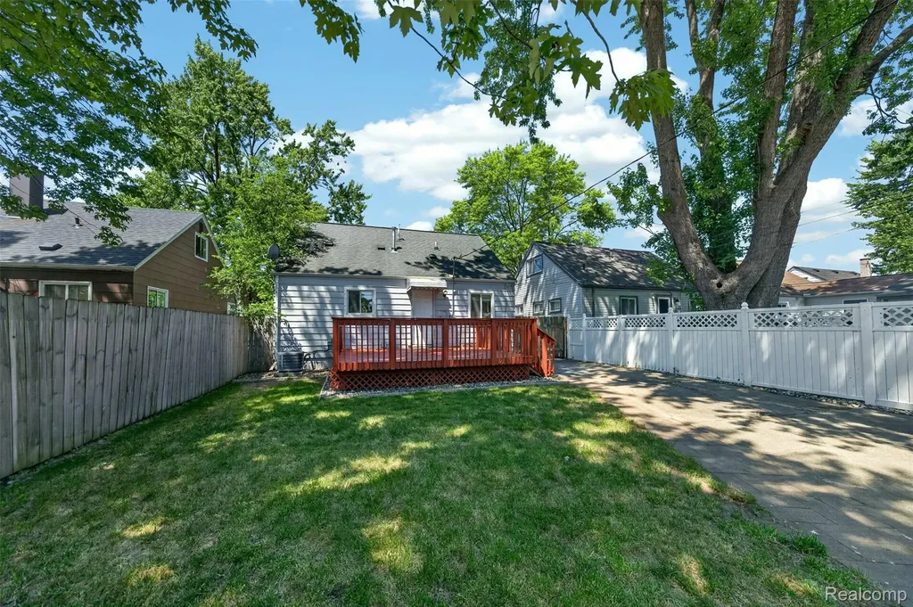 26692 Lorenz Street Madison Heights City MI 48071