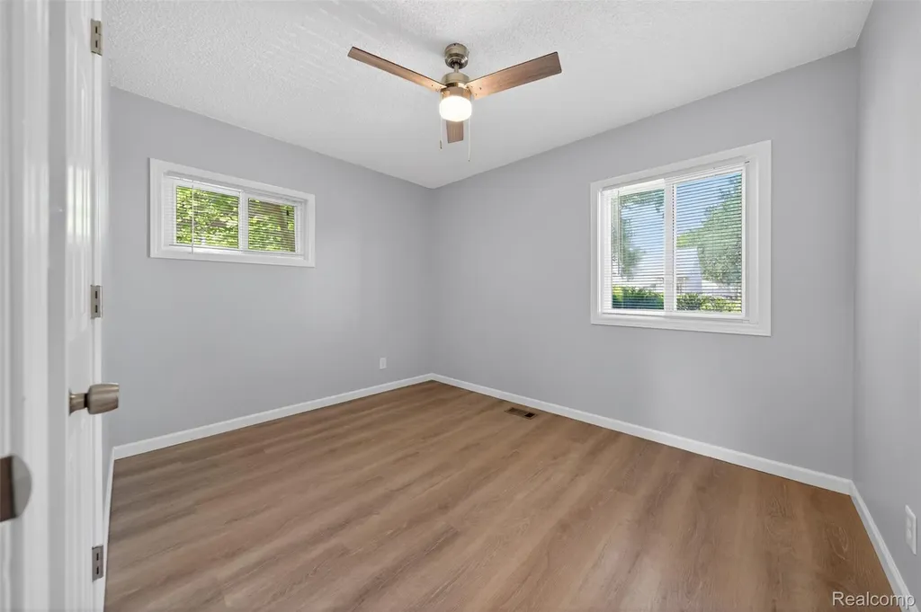 26692 Lorenz Street Madison Heights City MI 48071