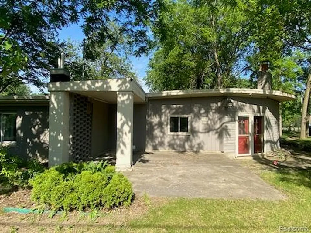 1131 Kettering Street Burton City MI 48509
