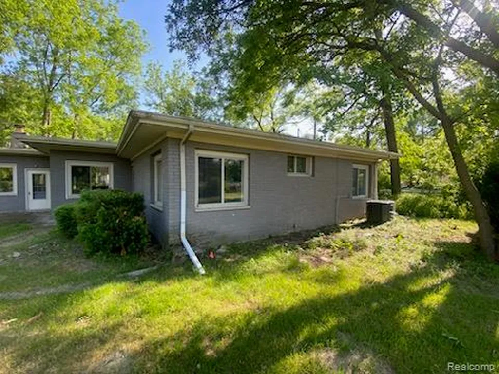 1131 Kettering Street Burton City MI 48509