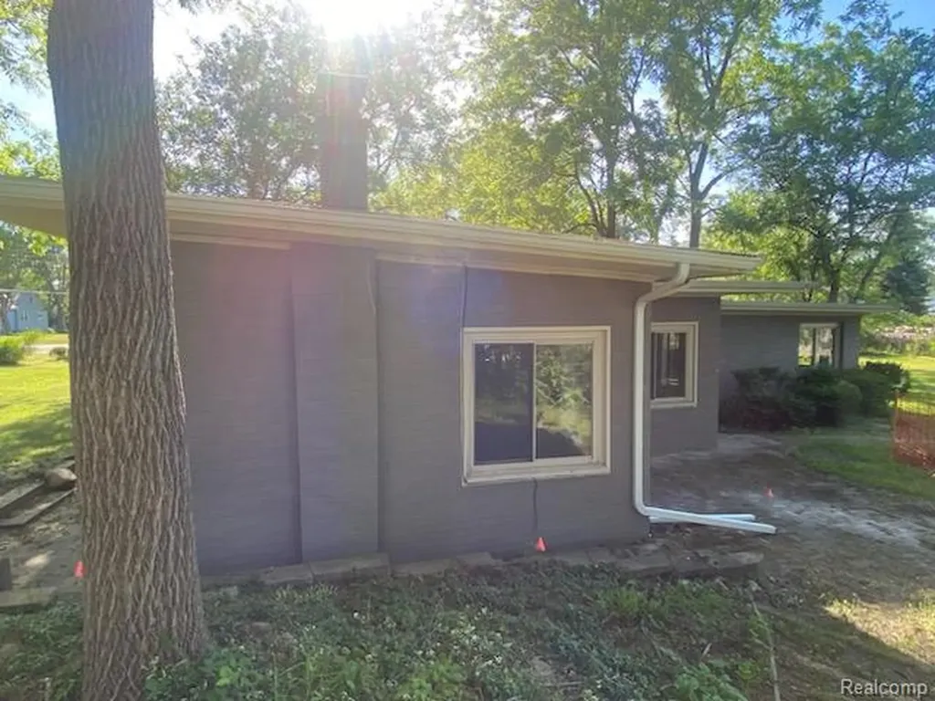1131 Kettering Street Burton City MI 48509