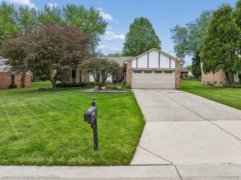2072 Cumberland Road Rochester Hills City MI 48307