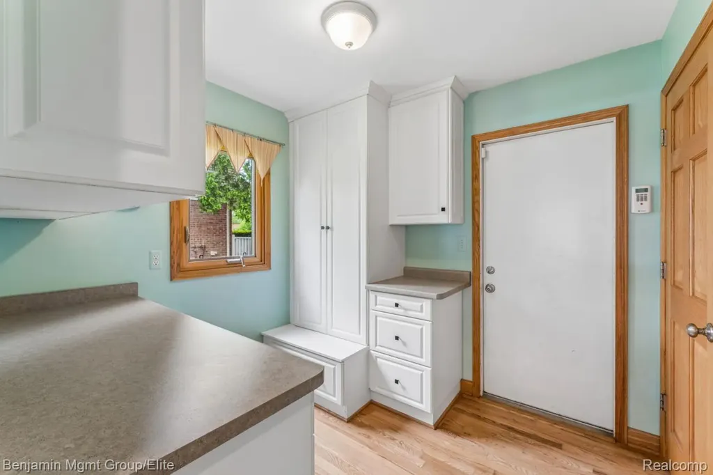 2072 Cumberland Road Rochester Hills City MI 48307