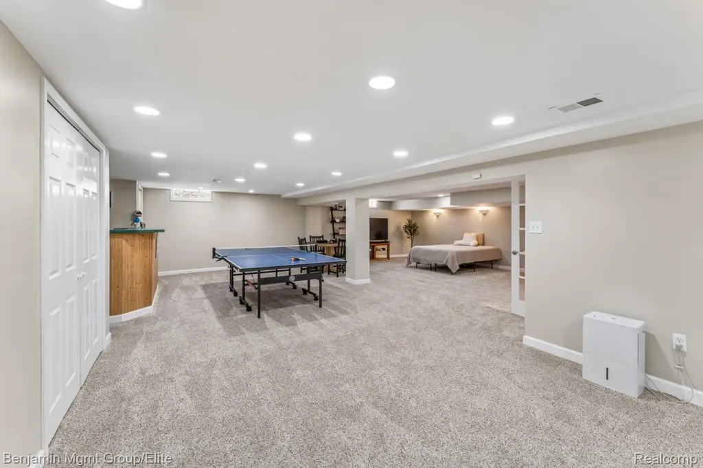2072 Cumberland Road Rochester Hills City MI 48307