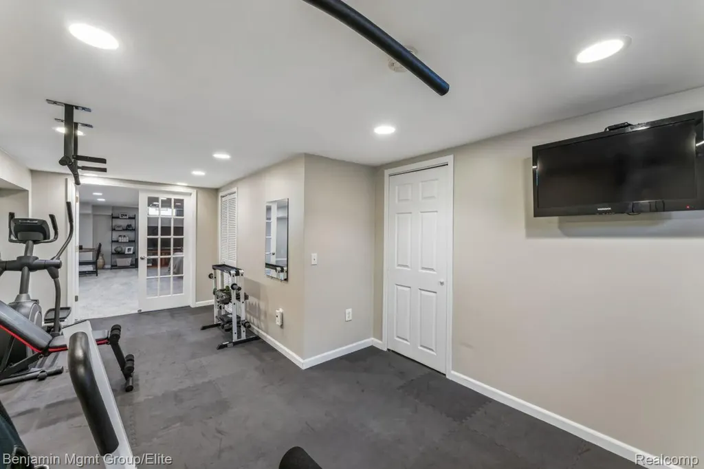 2072 Cumberland Road Rochester Hills City MI 48307