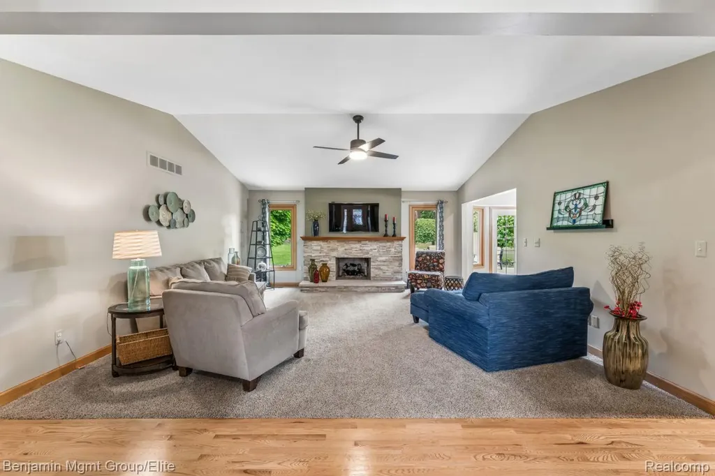 2072 Cumberland Road Rochester Hills City MI 48307