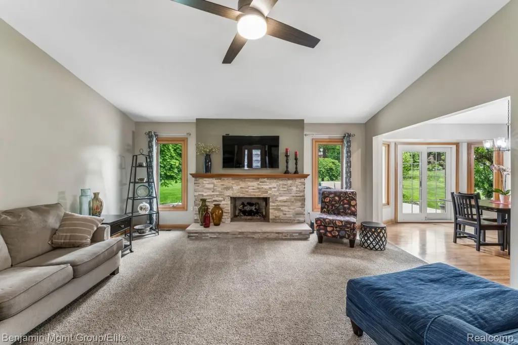 2072 Cumberland Road Rochester Hills City MI 48307