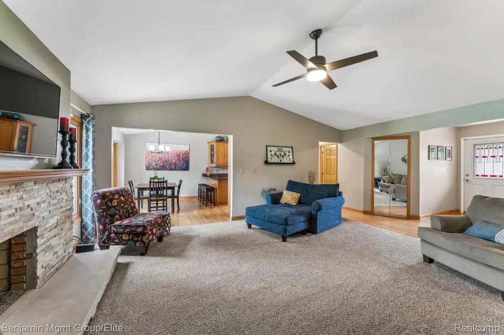 2072 Cumberland Road Rochester Hills City MI 48307