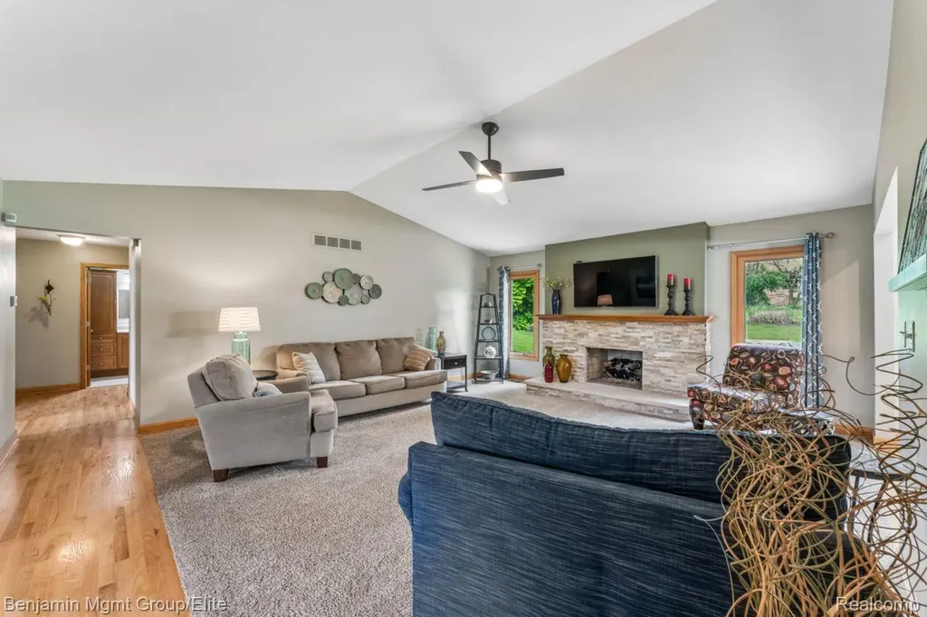 2072 Cumberland Road Rochester Hills City MI 48307