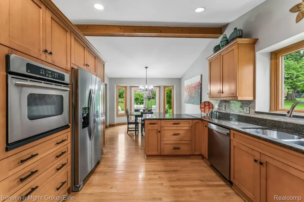 2072 Cumberland Road Rochester Hills City MI 48307