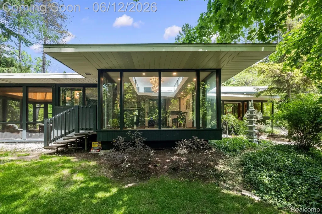 3954 N Ellamae Road Oakland Charter Township MI 48363