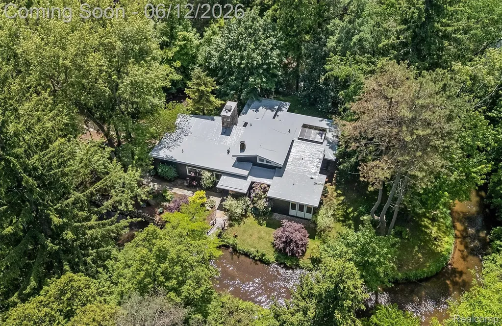 3954 N Ellamae Road Oakland Charter Township MI 48363
