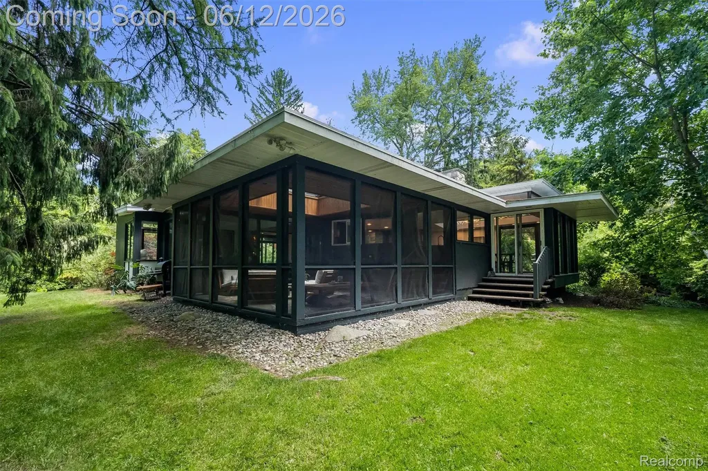 3954 N Ellamae Road Oakland Charter Township MI 48363
