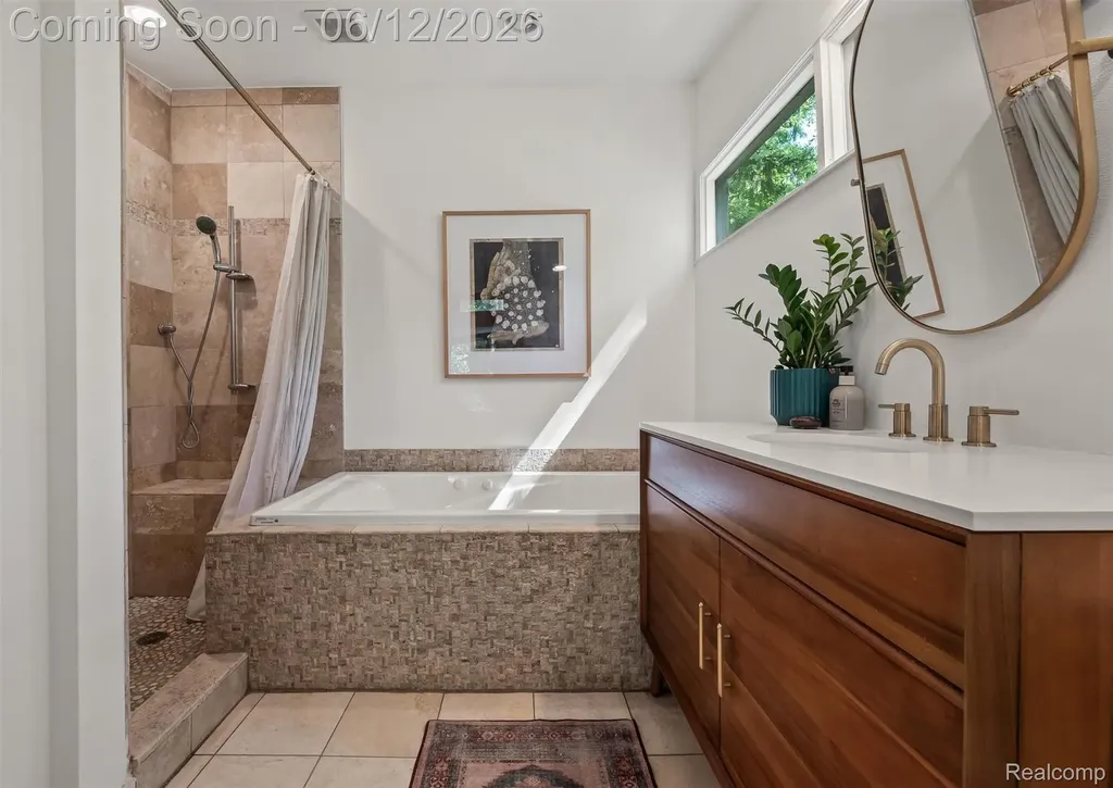 3954 N Ellamae Road Oakland Charter Township MI 48363
