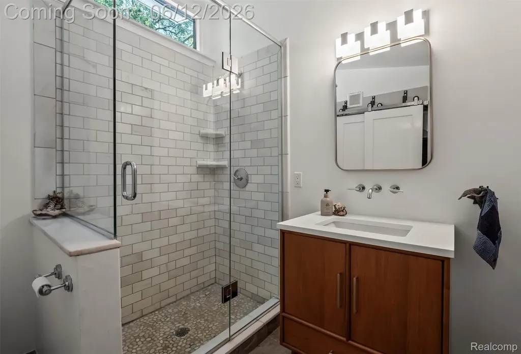 3954 N Ellamae Road Oakland Charter Township MI 48363