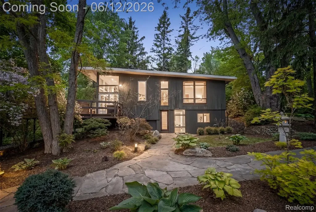 3954 N Ellamae Road Oakland Charter Township MI 48363