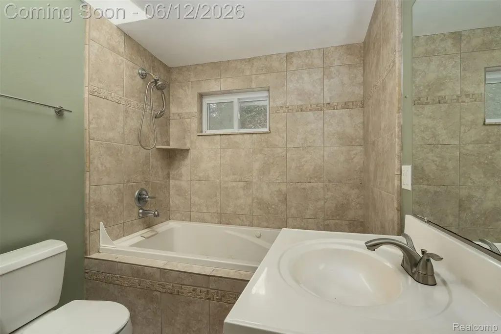 3954 N Ellamae Road Oakland Charter Township MI 48363
