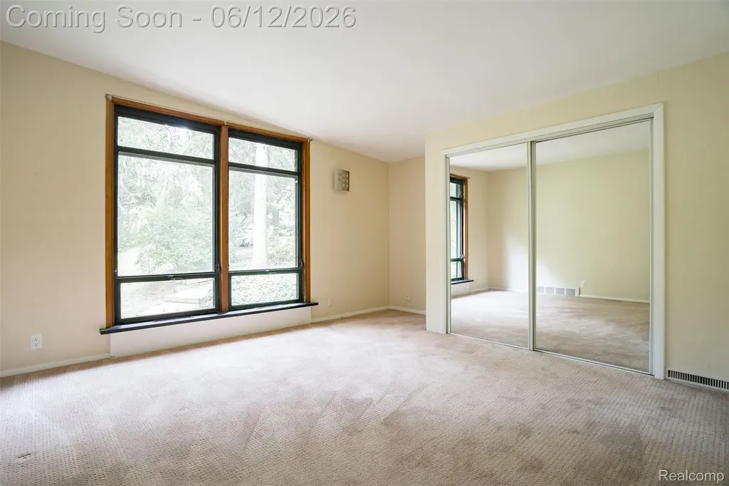 3954 N Ellamae Road Oakland Charter Township MI 48363