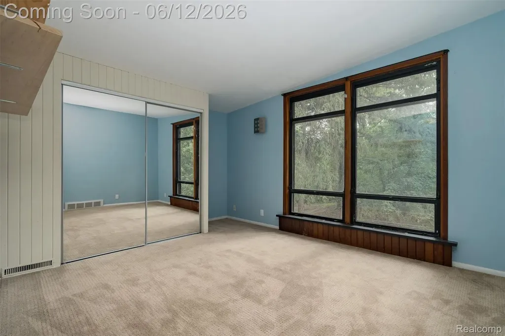3954 N Ellamae Road Oakland Charter Township MI 48363