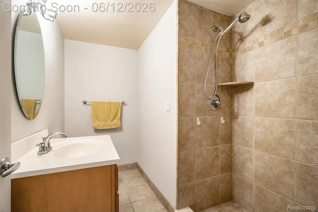3954 N Ellamae Road Oakland Charter Township MI 48363
