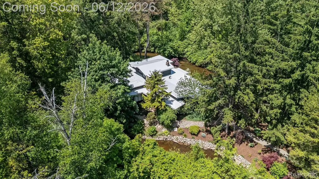 3954 N Ellamae Road Oakland Charter Township MI 48363