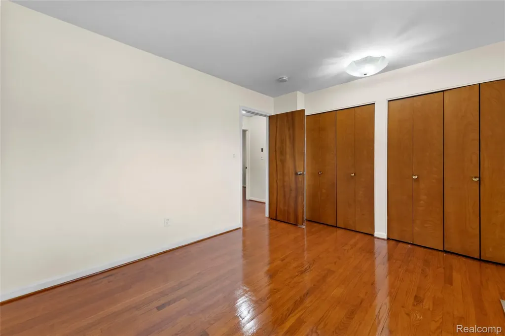 28031 Lorraine Avenue Warren City MI 48093