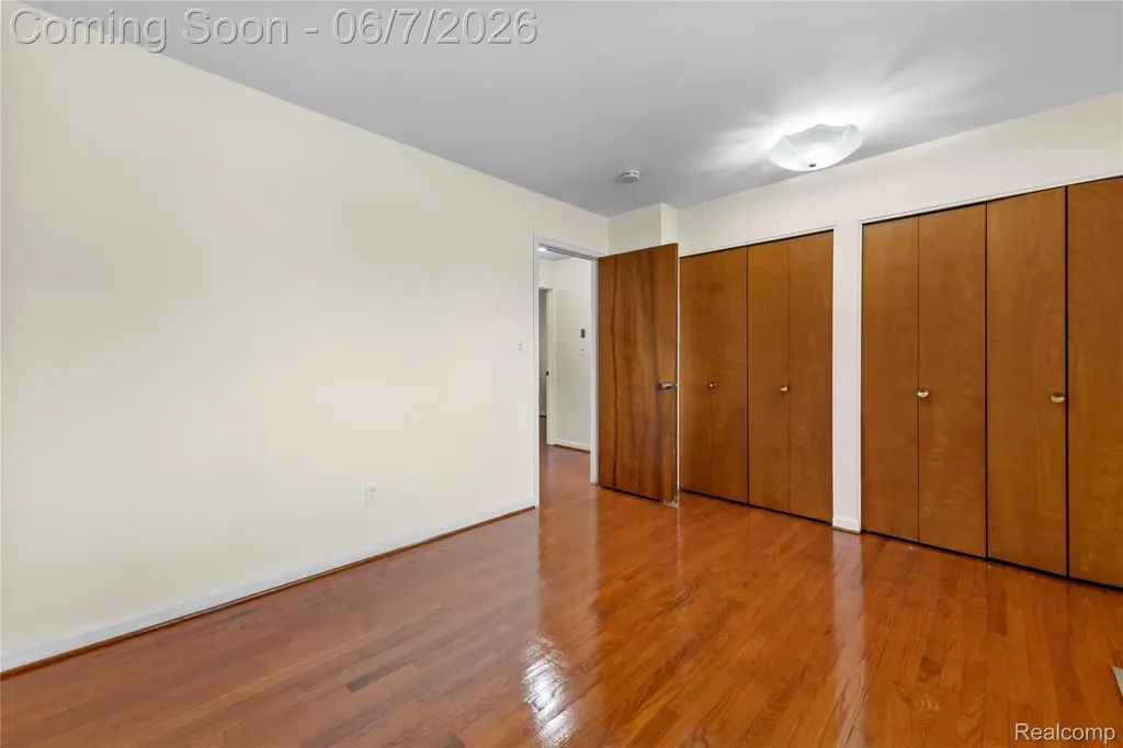 28031 Lorraine Avenue Warren City MI 48093